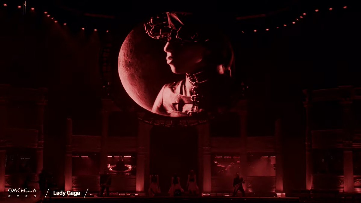 ladygaganownet's tweet image. Lady Gaga timed her Coachella set so perfectly that she managed to sing the lyrics "11:59" from The Beast at the exact time. #GAGACHELLA