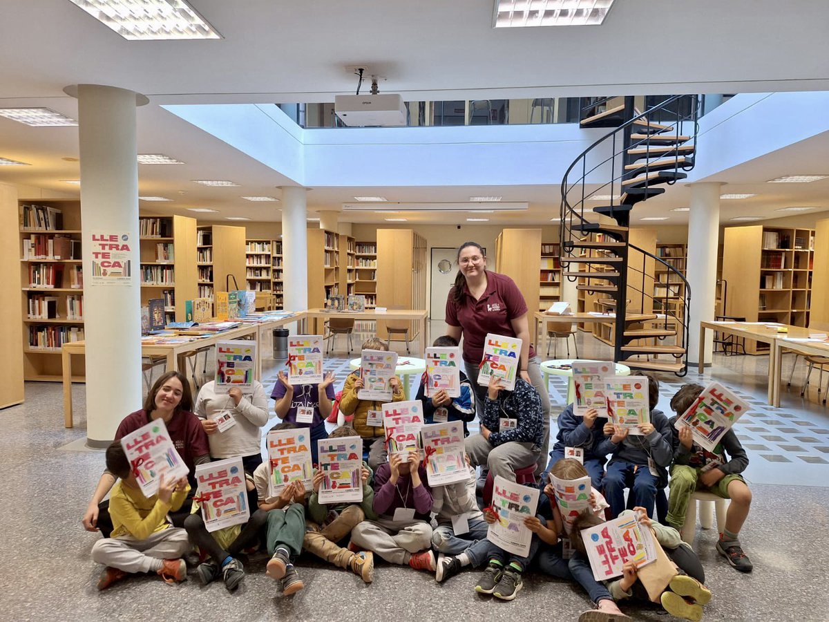 muprevalencia's tweet photo. Fa uns dies disfrutarem l'última vesprada de #Lletrateca de la temporada 👦🏼📚

#Gràcies a les famílies i als xiquets i xiquetes que ens heu acompanyat durant els últims mesos en esta extraescolar tan especial 🙏🏻

I recordeu que l'activitat torna en octubre 😉

#BiblioMupreva https://t.co/gxEKUvBypE