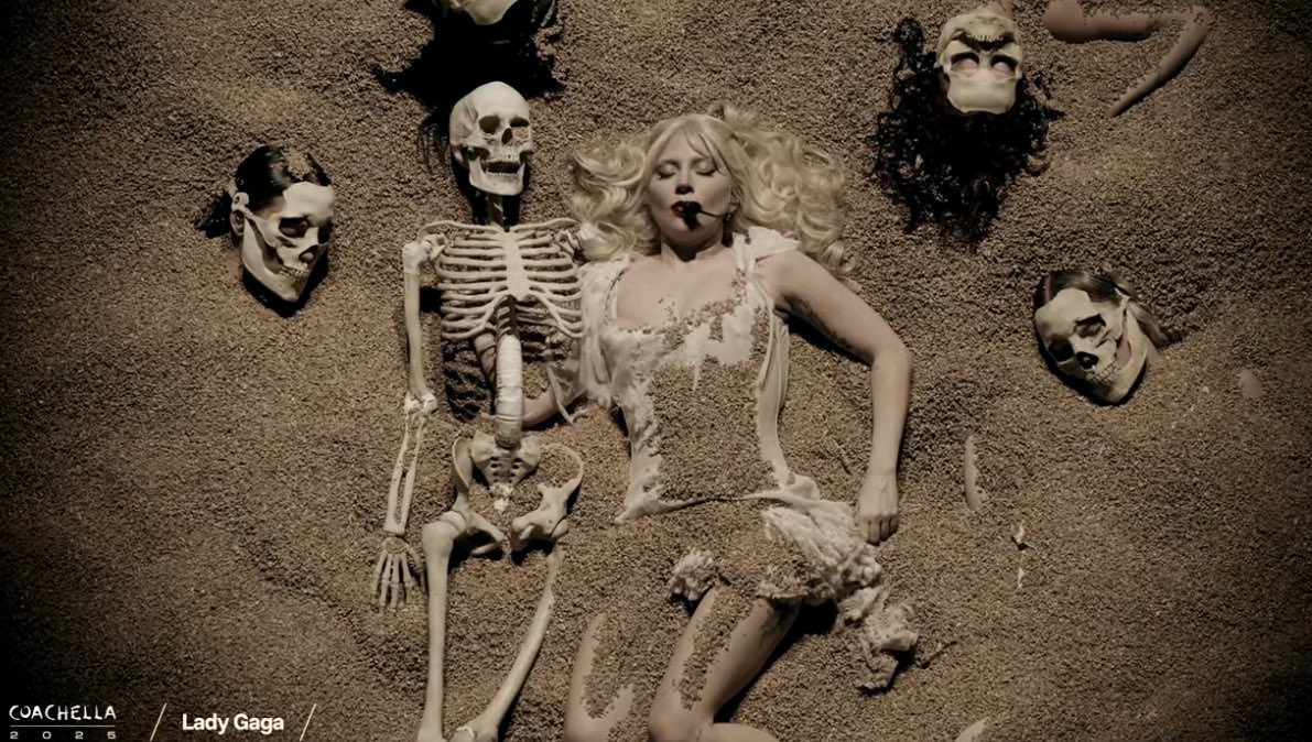 JessiRHunt's tweet photo. I’m so glad I live in the same timeline as Lady Gaga. No one is doing it like her. https://t.co/vMwpxrwOEs