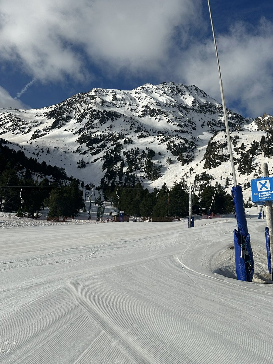 Bon dia !!! <a href="/OrdinoArcalis/">Ordino Arcalís</a> ❄️❄️💙💙💙