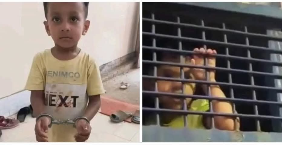 আপনারা যারা ফিলিস্তিনের জন্য কেঁদে বুক ভাসান এই পোস্ট তাদের জন্য... ৩ বছরের শিশুর হাতে হাতকড়া বিনা অপরাধে জেল হাজতে!!! 

বিনা অ'পরা'ধে ৩ বছরের শি'শু আজ কা'রা'গা'রে! কে দিবে জবাব? এই শিশুর হাতে হাত কড়া পরানো কতোটুকু যুক্তিসম্মত??