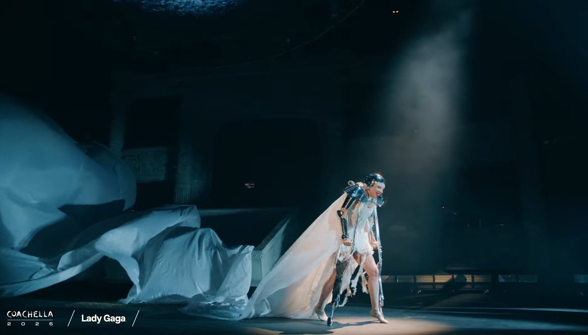 readerlines's tweet image. #GAGACHELLA is everything