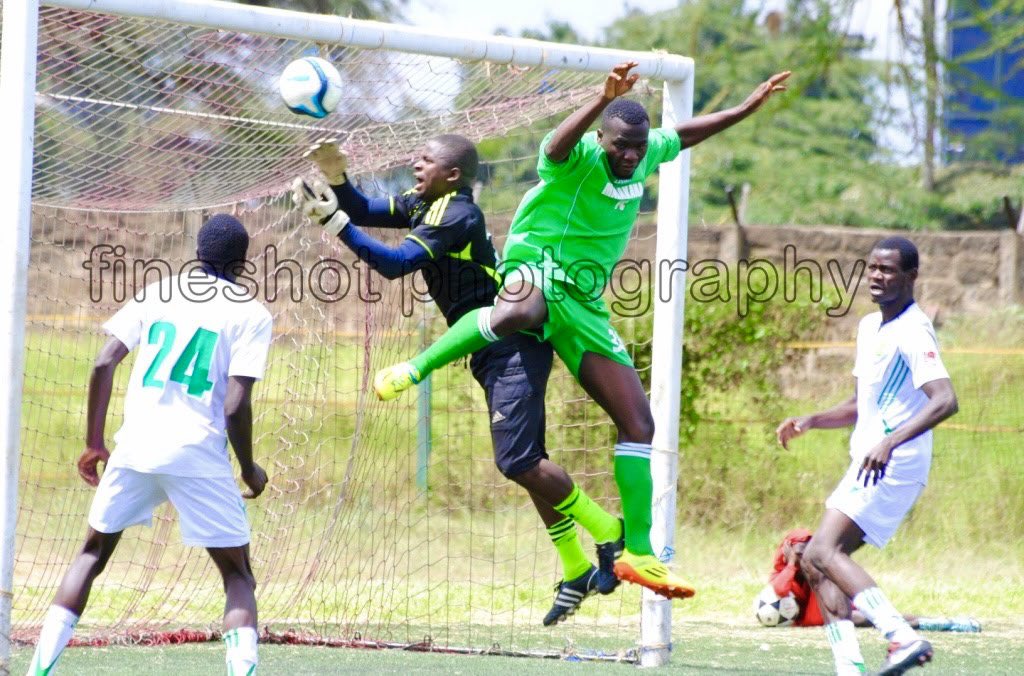 In my prime, my air game was so strong birds filed complaints and NASA had questions. I’d hang in the air longer than a DJ playing your favorite song 🤣 😂 Now? I pull my hamstrings by just rising from my couch 👴🏾🥵⚽️