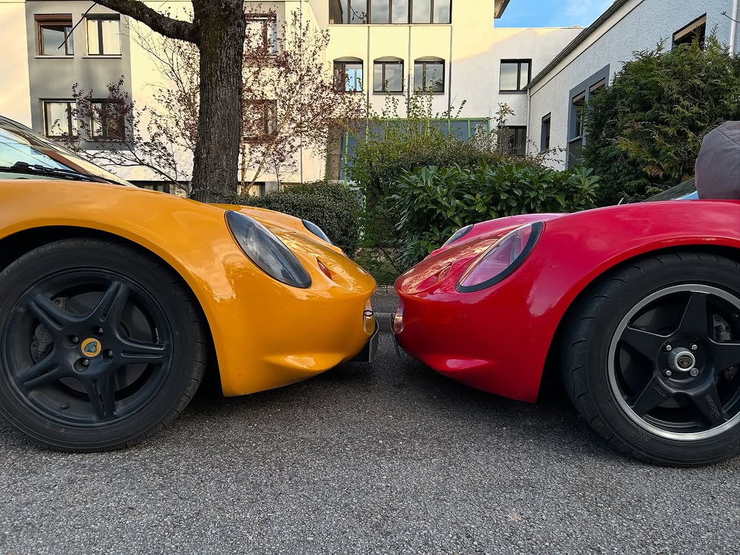 ClubLotusFrance's tweet photo. Nos amis Bernard et Gilles (membres actifs du Club Lotus France) suivent fidèlement le Tour Auto 2025 avec leurs vaillantes Lotus Elise S1. #MaLotus #EliseS1 #ForTheDriving #TourAuto #PeterAuto #ClubLotusFrance @TourAuto @ClubLotusFrance https://t.co/9joXAGhfZx