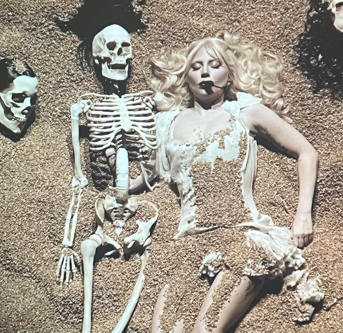 bloodylikeab0dy's tweet photo. Not her bringing out Cardi B’s career as a special guest 😭 https://t.co/0thezqOehz