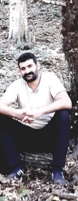 Yıllar sonra öğrendim ki;
"Bağırıp çağırmana gerek yok. 
Sesini duymak isteyene bir fısıltın yeter."
O küsmüş, bu darılmış, şu mesafe koymuş, zerre umrumda değil. Taşın çiçek açmadığını, suyu boşa harcayınca anladım...