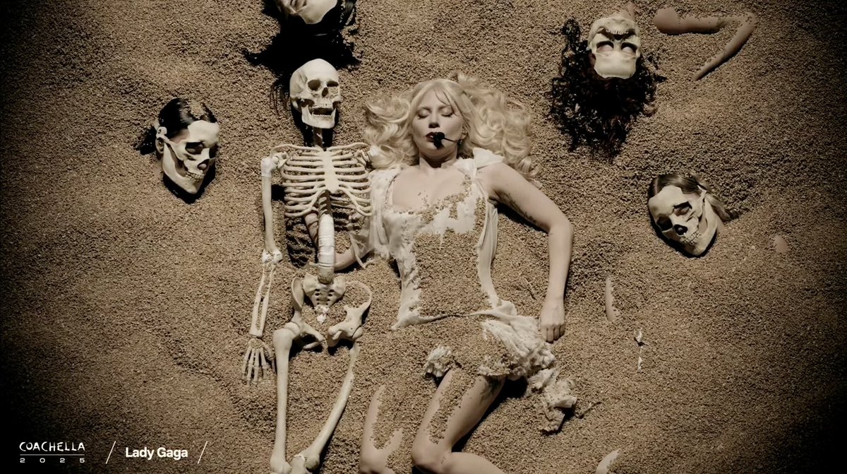 FvshionsWarrior's tweet photo. THIS is theater. Lady Gaga you are exactly who you think you are icon. #GAGACHELLA https://t.co/5J6HikfUrt