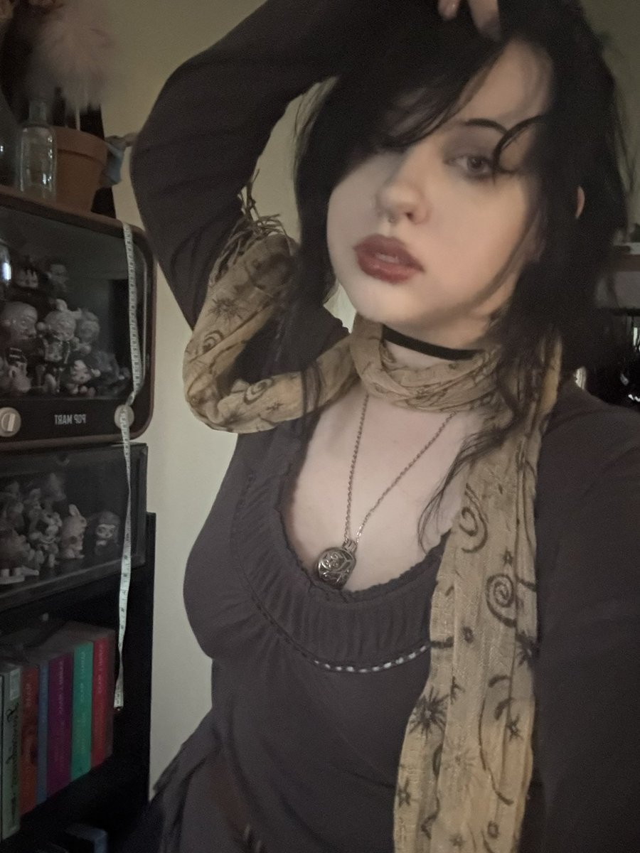 Ashstryl's tweet photo. Cute lil brown outfit 🤎 https://t.co/YLhkajUQJt