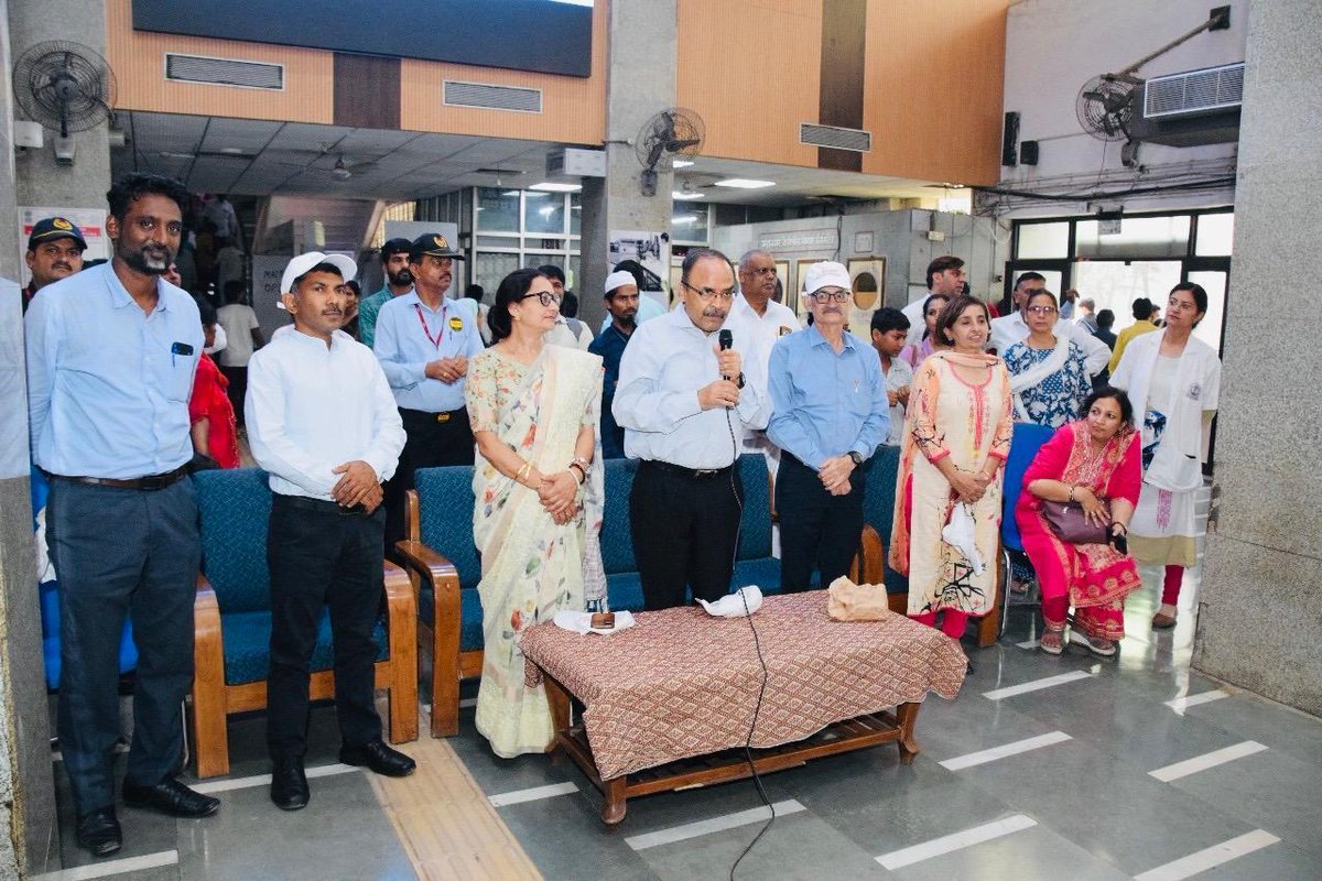 SJHDELHI's tweet photo. #SwachhtaPakhwada @SJHDELHI Infection Control Team conducted a public awareness program in the OPD through a skit on spitting, cough etiquette, and hand hygiene for patients and their attendants. The initiative was appreciated by MS Dr S Bansal . Addl MSs, DDA, and other faculty https://t.co/JO2CXjWdzZ