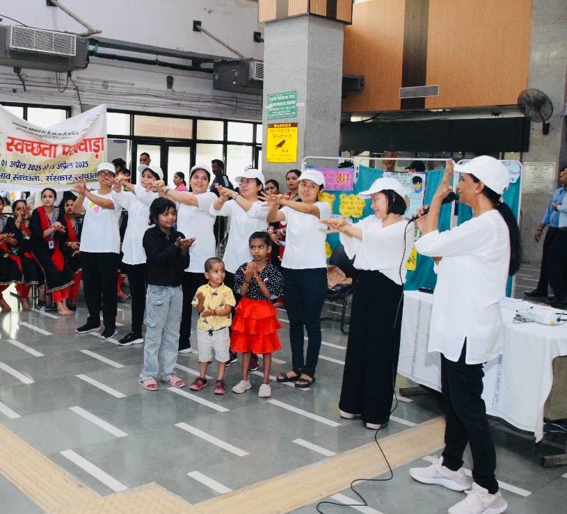 SJHDELHI's tweet photo. #SwachhtaPakhwada @SJHDELHI Infection Control Team conducted a public awareness program in the OPD through a skit on spitting, cough etiquette, and hand hygiene for patients and their attendants. The initiative was appreciated by MS Dr S Bansal . Addl MSs, DDA, and other faculty https://t.co/JO2CXjWdzZ