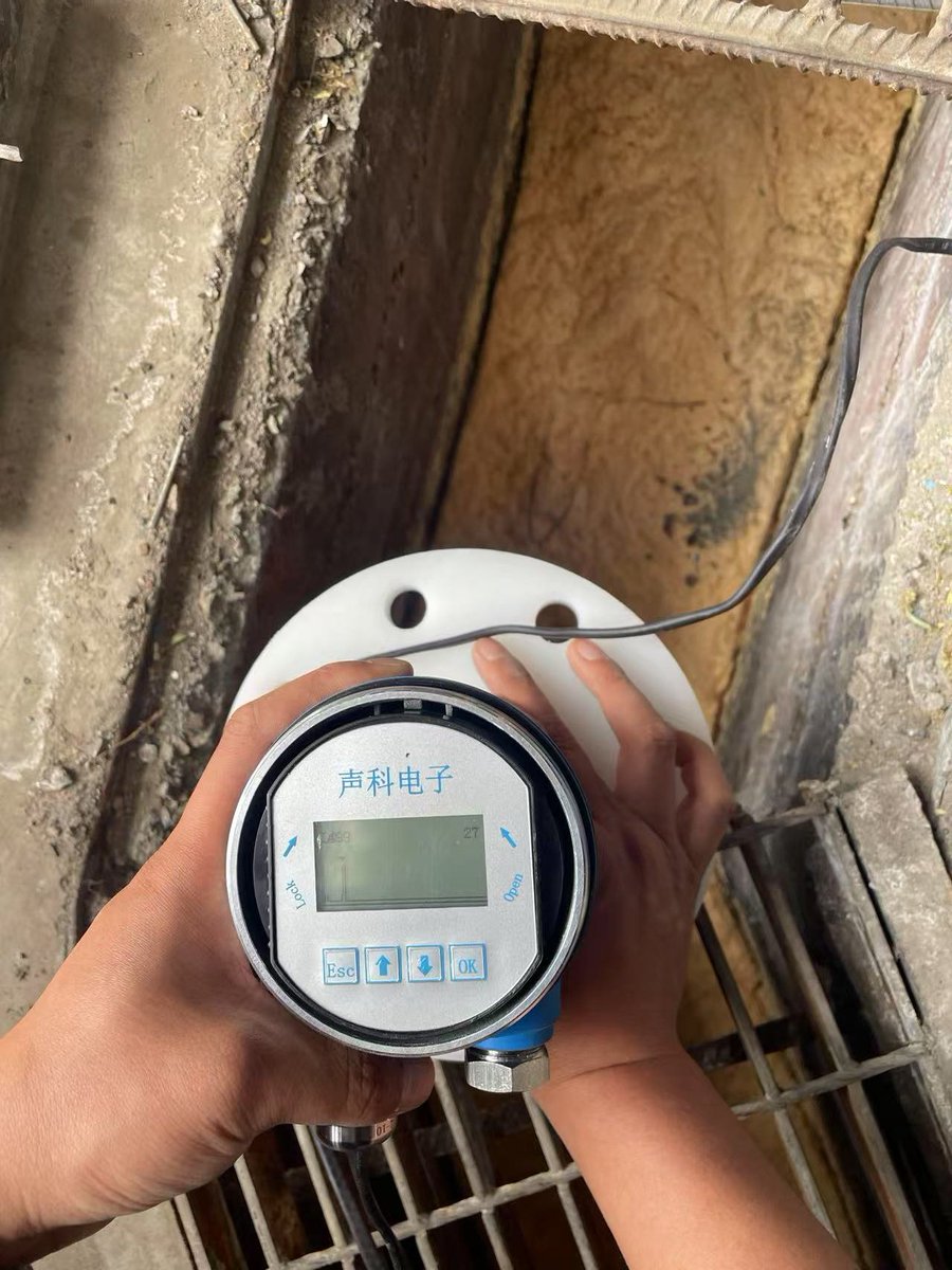 Jessica_lijing's tweet image. On-site feedback: Liquid alkali solution, with 10 cm of foam on the surface, the overall depth is 3 meters, with stirring in the middle. The SKE radar level meter has a good measurement effect.
#SKERADARLEVELSENSOR
#80GHZRADARLEVELSENSOR
#LEVELTRANSMITTER