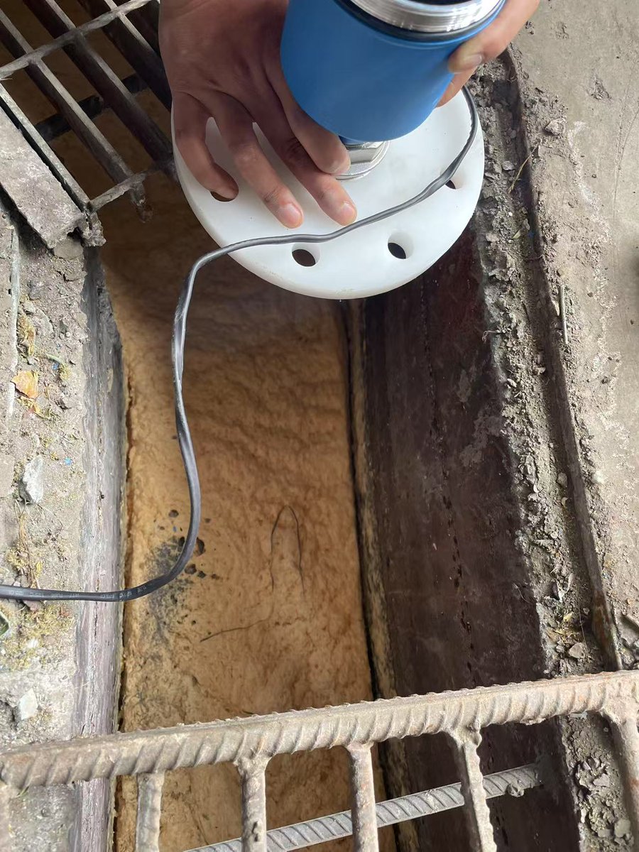 Jessica_lijing's tweet image. On-site feedback: Liquid alkali solution, with 10 cm of foam on the surface, the overall depth is 3 meters, with stirring in the middle. The SKE radar level meter has a good measurement effect.
#SKERADARLEVELSENSOR
#80GHZRADARLEVELSENSOR
#LEVELTRANSMITTER