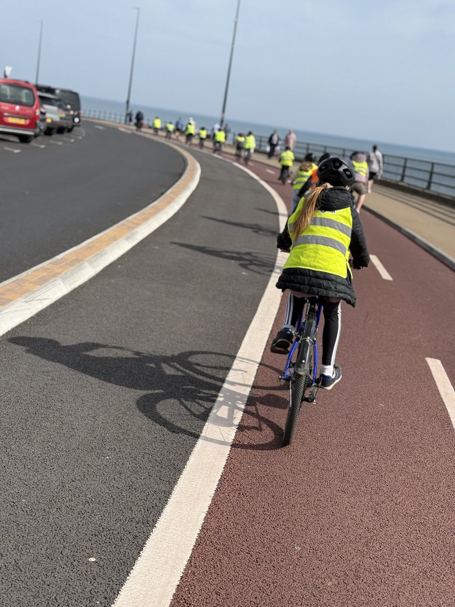 NYPS_OPAL's tweet photo. @Newyorkprimary @NYPSYr5Meerkats @NypsYr5bPumas @BetterOnBikes24 Yesterday, group 2 cycled around the coast using the new cycle lanes - so easy to ride! https://t.co/fUGwQj0xll