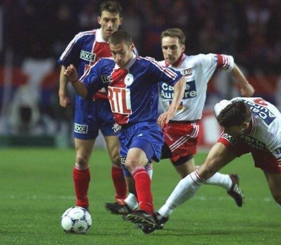 Photo du jour :

Il y a 27 ans, Pierre Ducrocq lors de la victoire sur Guingamp en 1/2 finale de Coupe de France.