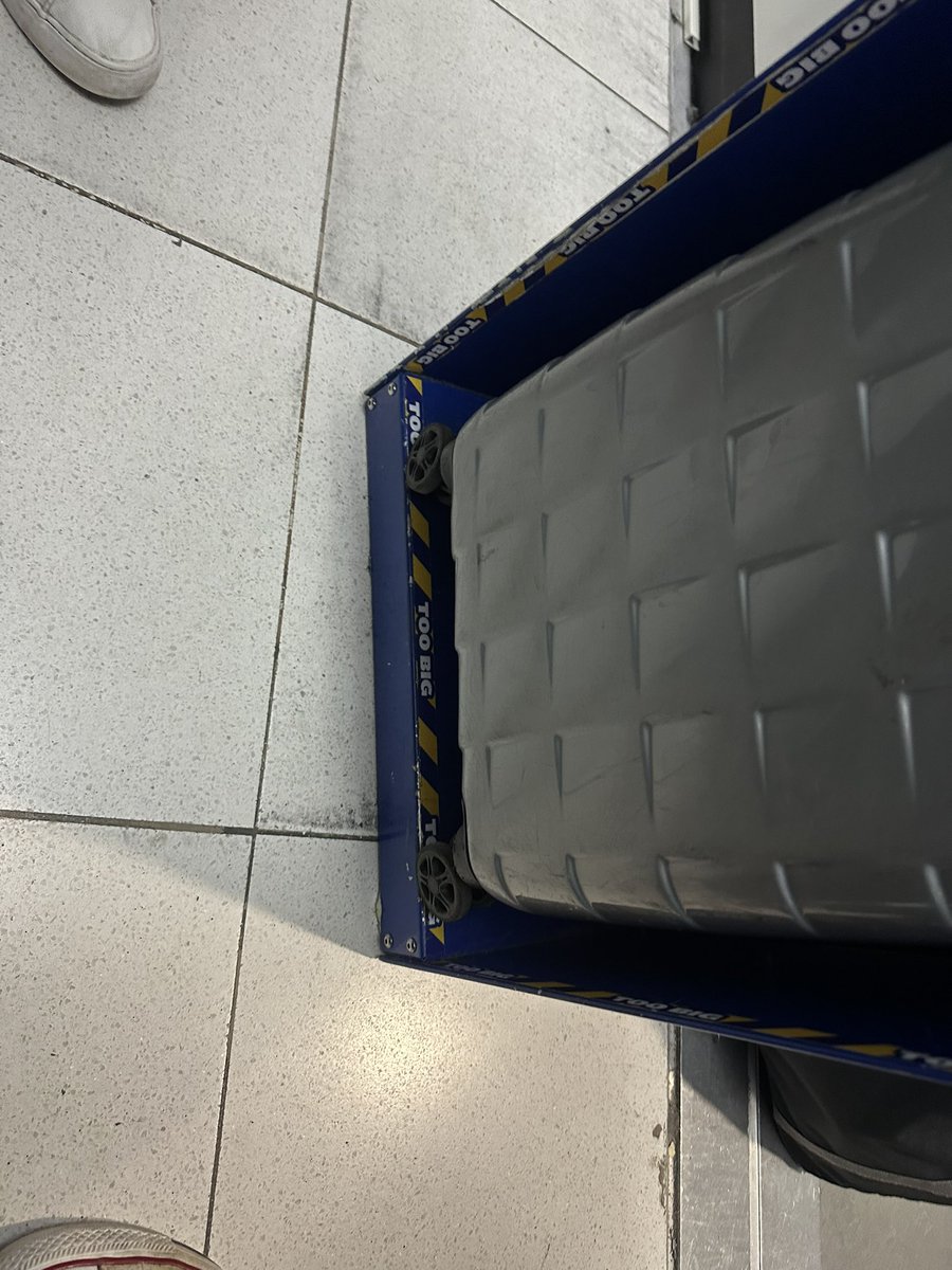 Han_Luu's tweet photo. @Ryanair can you tell me why I was charged £75 for this case at Birmingham airport this morning?! And why you proceeded to board us to a plane that you KNEW couldn’t leave the runway due to an issue with the back door and lock us on here without access to water?! FR3703 https://t.co/qnNfDZD4ns