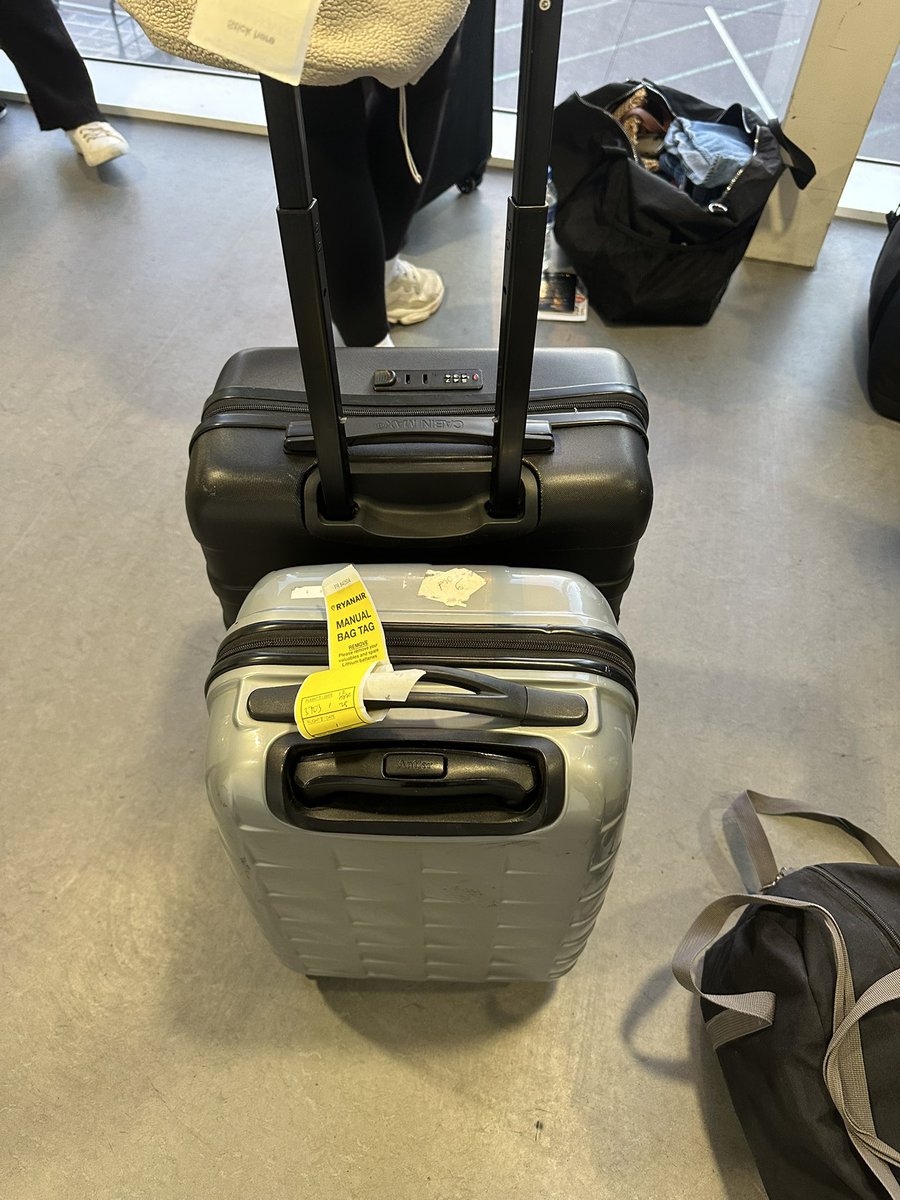 Han_Luu's tweet photo. @Ryanair can you tell me why I was charged £75 for this case at Birmingham airport this morning?! And why you proceeded to board us to a plane that you KNEW couldn’t leave the runway due to an issue with the back door and lock us on here without access to water?! FR3703 https://t.co/qnNfDZD4ns