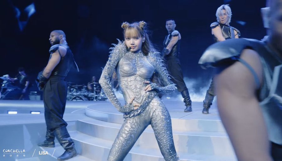 LaliceUpdates's tweet photo. Who’s still here? Give us 327 replies for LISA!

THAICONIC LISA COACHELLA 
#LISACHELLA #Coachella2025 https://t.co/m78LAfYn5r