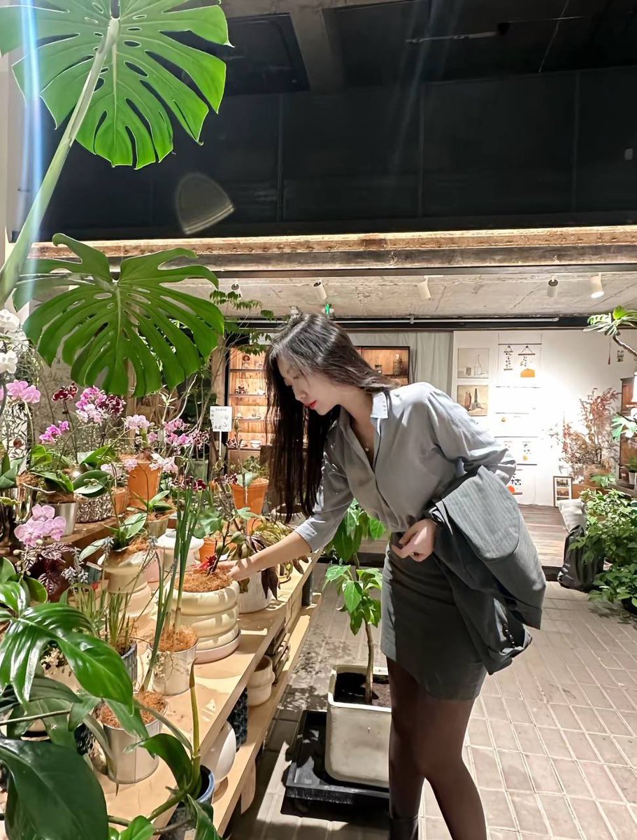 忙碌的生活让我忘记了真正的自己。

每天面对学生、同事的笑容，
心里却早已空荡荡的，
仿佛失去了某种灵魂的触动，多希望有个人来填满我的空虚～😍😍#老师反差 https://t.co/6cci4qg6yS