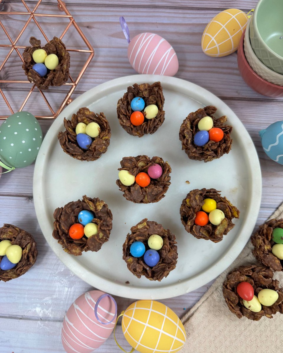 NEW! Easter Nests 🐣

These Easter Nests are super quick and easy to make. Perfect for baking with kids they are a no-bake chocolatey delight.  

Recipe - aspoonfulofvanilla.co.uk/2025/04/11/eas…