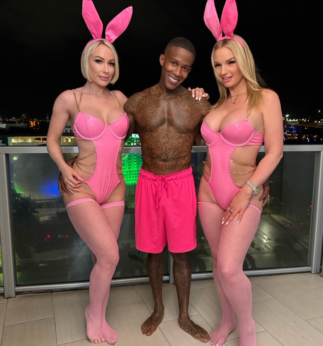 Watch Rachael Cavalli's leaked NSFW photo on TwXstars