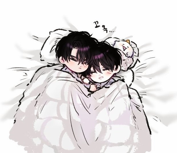 넓은 침대도 꼭 좁게 쓰는 것들