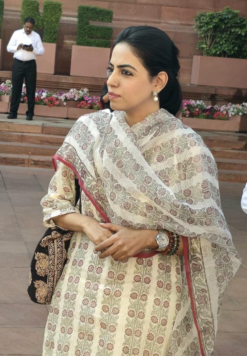DivyaMaderna's tweet photo. कल ओसियां और चेराई ब्लॉक में कांग्रेस कमेटी की ब्लॉक स्तरीय बैठकों का आयोजन प्रस्तावित है।

- ब्लॉक: ओसियां
स्थान: श्री अंतरराष्ट्रीय अतिथि गृह, भवन ओसियां
समय: प्रातः 11:00 बजे

- ब्लॉक: चेराई
स्थान: खोखरी माताजी मंदिर, तिंवरी
समय: दोपहर 2:00 बजे

ये बैठकें संगठनात्मक गतिविधियों, आगामी योजनाओं और जमीनी कार्यकर्ताओं से संवाद के लिए बेहद महत्वपूर्ण होंगी, जिनमें आप कार्यकर्ताओं की भागीदारी से संगठन को नई ऊर्जा और दिशा मिलेगी।