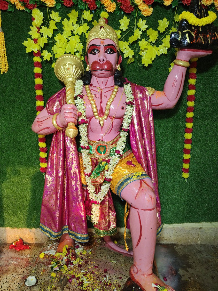 SakRajak's tweet photo. जहाँ शीश धरे आशीष मिले,
प्राणों को भी आराम मिले।
जो भक्त मिले, "हनुमान" जैसा
उनको ही तो श्री राम मिले।
#HanumanJayanti
#Special_day 🌸🌸🙏🙏 https://t.co/2umvEKvmDn
