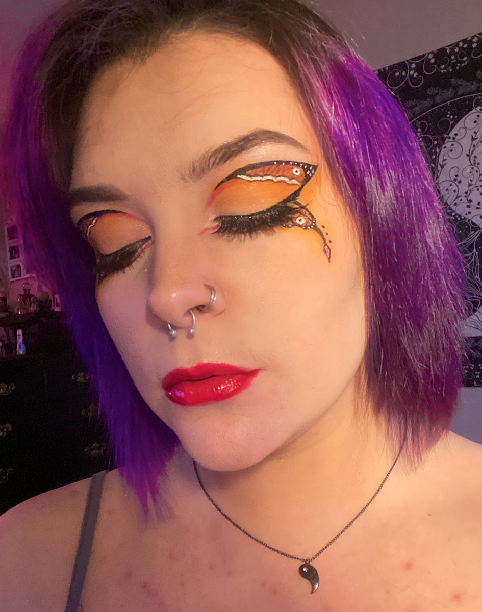 haleshorrors's tweet photo. last day of week 1 of beauty school and I looked sickening tbh https://t.co/6JXEO4RRWn