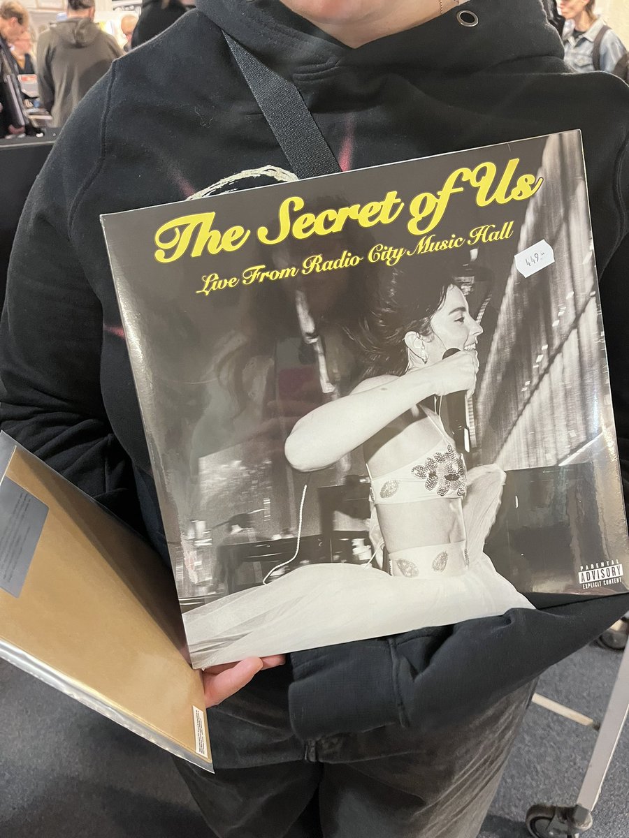 linn ౨ৎ tweet media