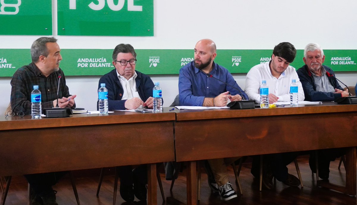 Reunión con asociaciones memorialistas de Andalucía.

Desde <a href="/psoedeandalucia/">PSOE de Andalucía</a> estrechamos los lazos para hacer frente a lo retos de combatir la ola revisionista, presionar para que la Junta desarrolle ley de Memoria, reparar a las víctimas y hacer pedagogía entre los jóvenes.