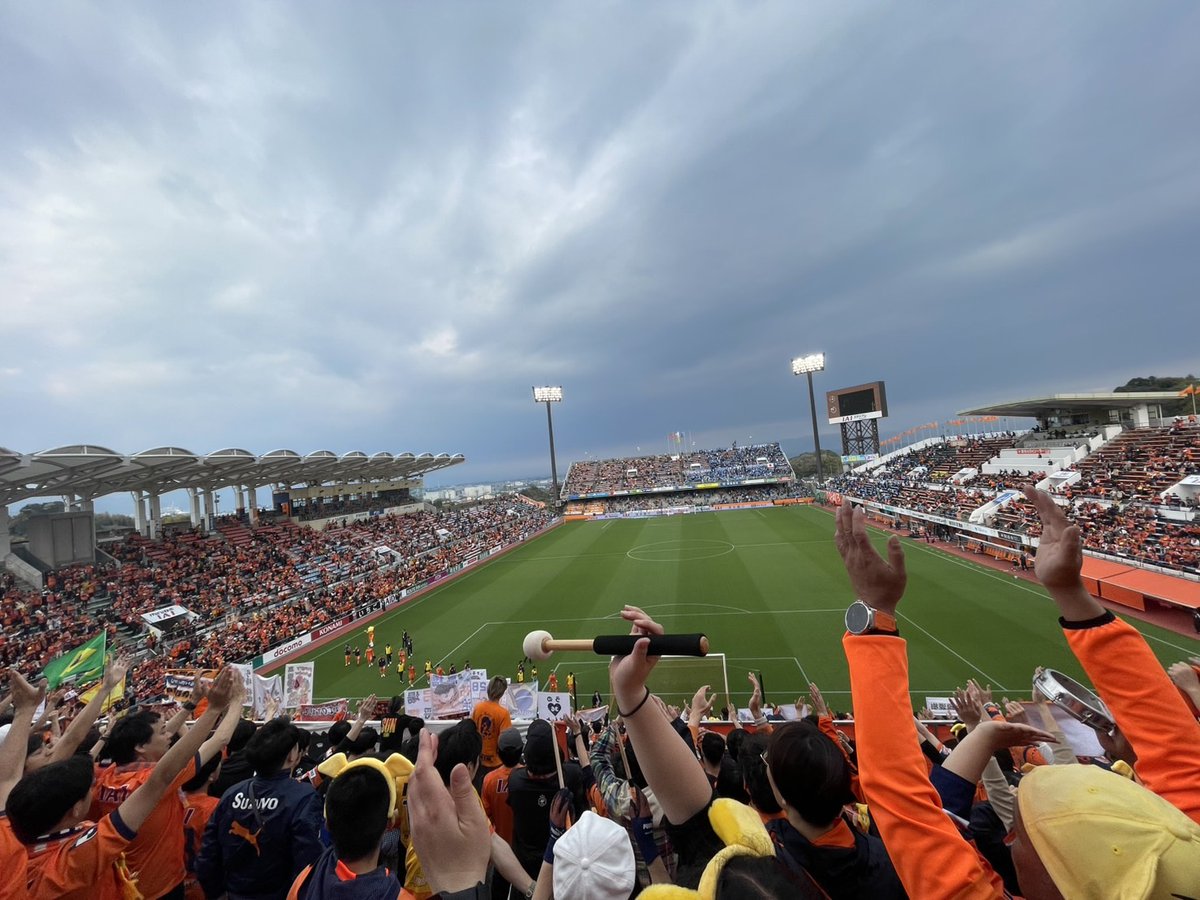 清水エスパルス1-1川崎フロンターレ

アイスタではもう負けたくない
そんな気持ちで苦しくも掴んだ勝ち点1
連戦はまだ続きます
熱い応援で次に繋げましょう

Next Match
2025.4.16（Wed）19:00 kickoff
J1第12節
vs横浜F·マリノス
@日産スタジアム
（担当:Y.M)
ペンライトは必需品ですね