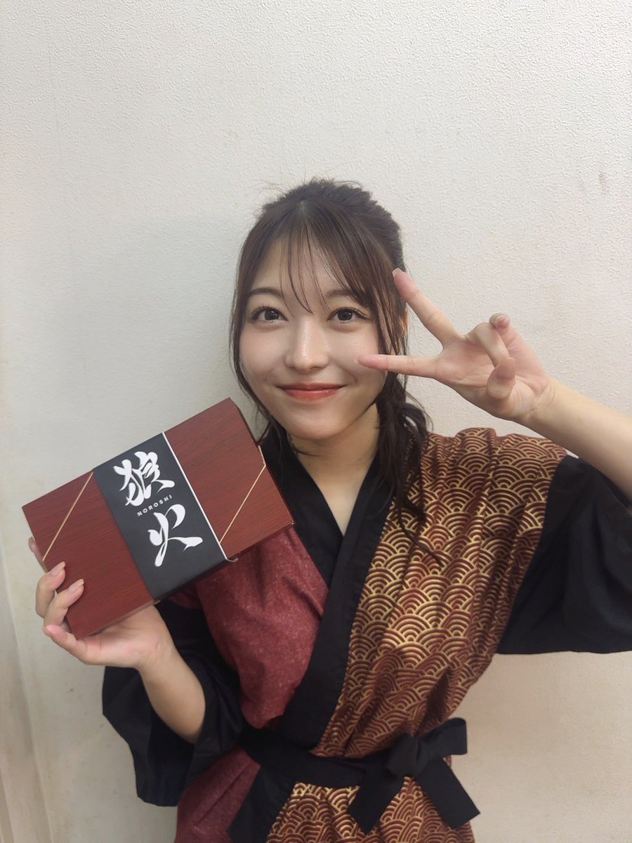 nonono_onaka's tweet photo. マチネ&amp;トークショー終わり🙏🏻
女子会たのしかった〜
和泉さんから可愛いすぎるお弁当の　
差し入れいただきました😻
もーめちゃ美味しかったぁぁ
親方〜❤️❤️
#権乱業火4 https://t.co/qIwyCT3tou