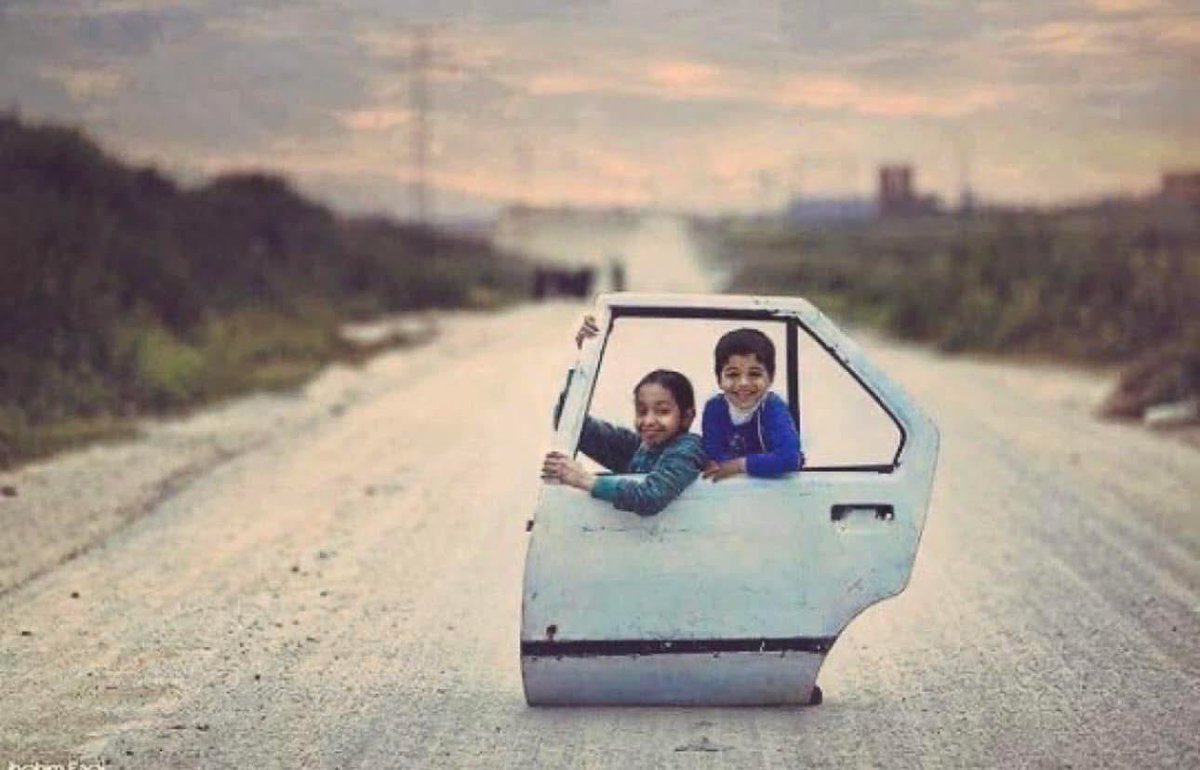 تحايلنا على الحلم و خذينا منه "كسرة باب" 🥺
بقا بس نْتحايل على الطريق ... و نطوي السكه .. 🚶🏻‍♀️