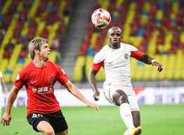 ml_ufsbt's tweet photo. 🇨🇳 #China, Super League, April 12, Round 6 🏆
Qingdao Hainiu vs. Chengdu Rongcheng
Qingdao struggling with just 0.6 goals/game.  
Chengdu strong with 1.6 goals scored/game & tight defense.  
Expect defensive play from Qingdao and high pressure from Chengdu.  
Prediction: Chengdu to win 2-0 or 3-0. 🚀
#SuperLeague #CSL #中国足球协会超级联赛 #football #soccer #preview #insight #betting