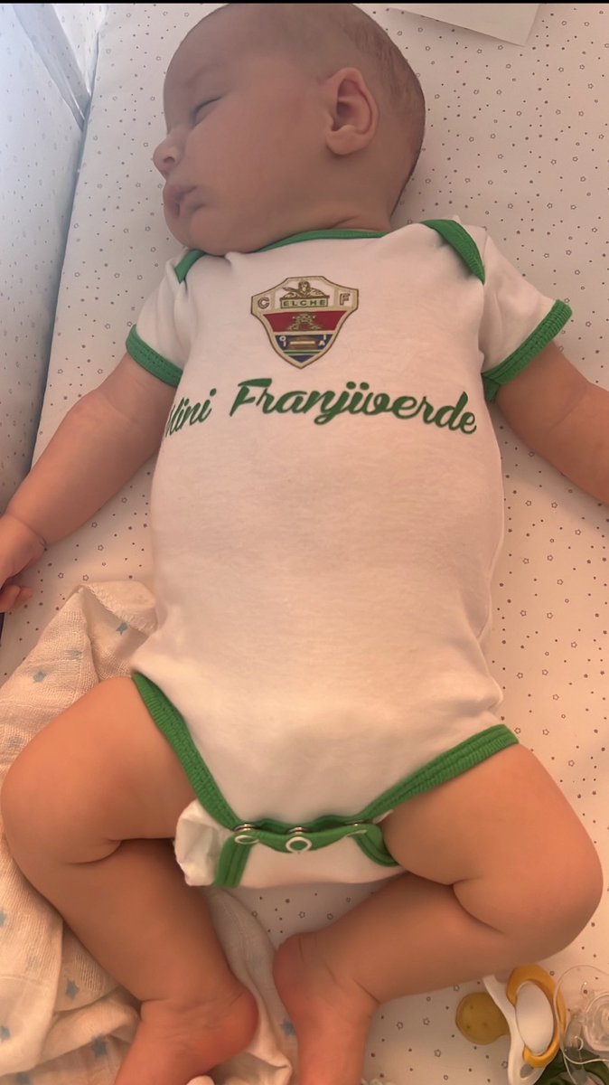belcita_1988's tweet photo. Feliz primer cumpleaños mi pequeño y gran guerrero.
Llegaste para completar nuestra familia y demostrarnos que nunca nos debemos de rendir.
Eres el milagro más bonito del mundo!!
Te queremos #SuperAlex
#cumpleaños #bebemilagro #ucin #neonatos https://t.co/A25SlmfBrg
