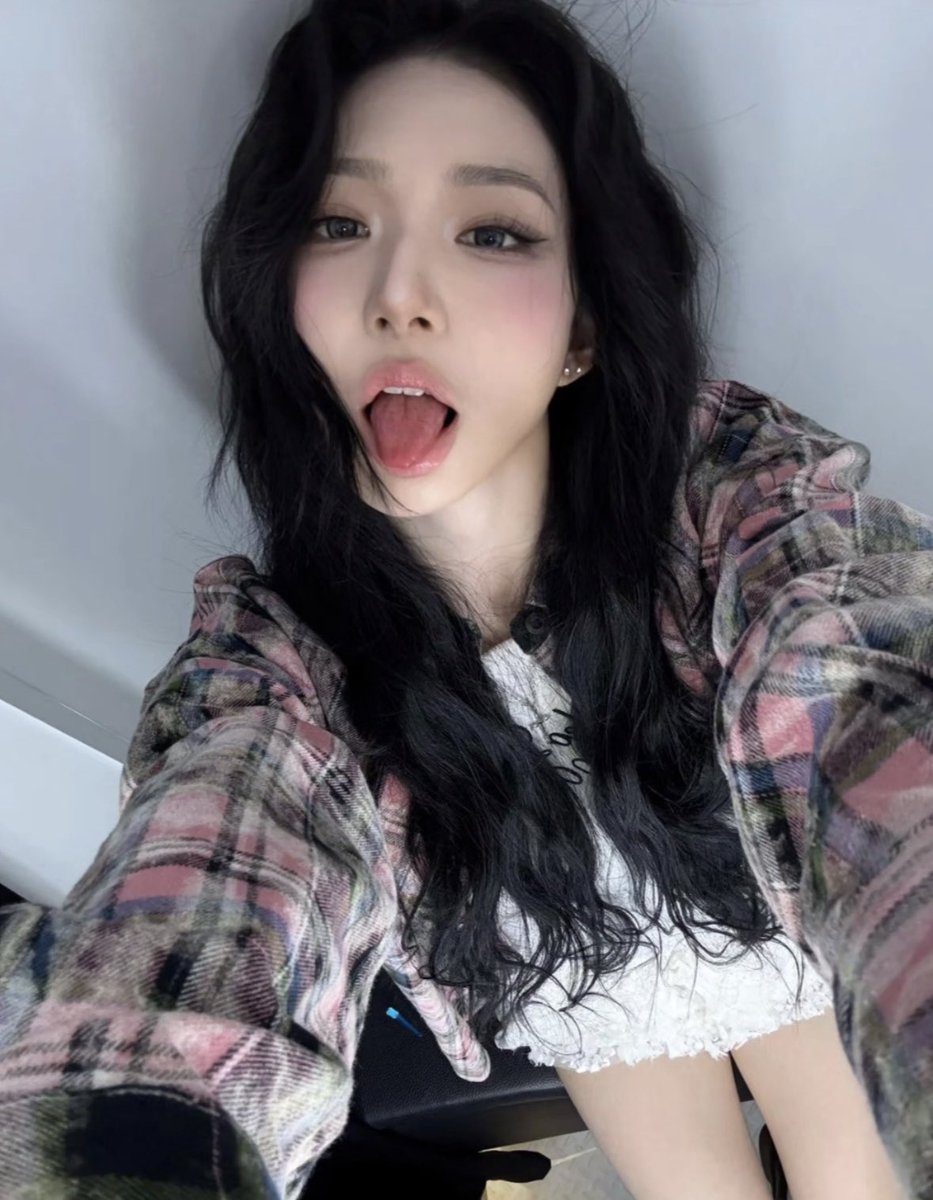 karwinfan's tweet image. they went to the same school of thirst trapping