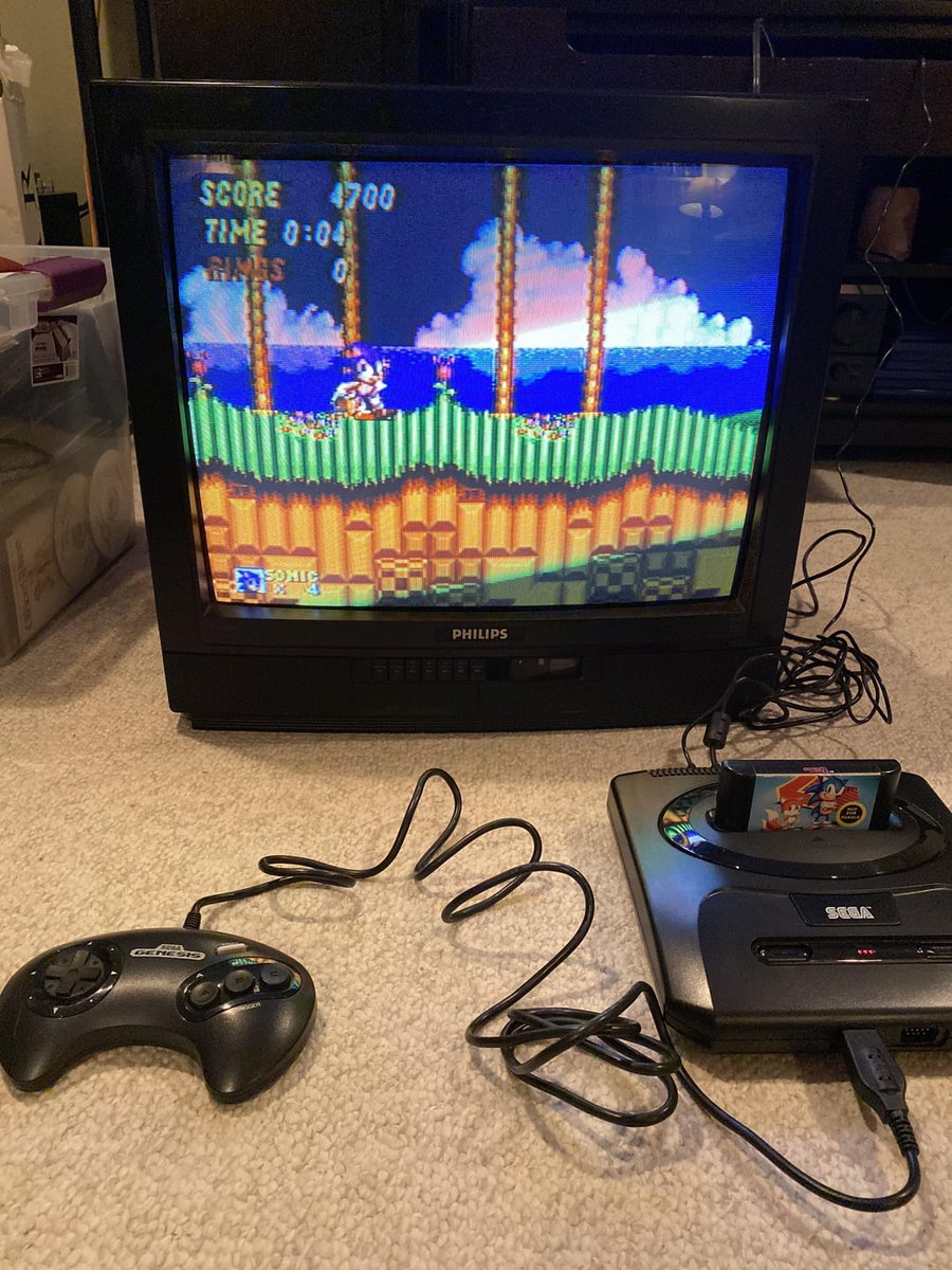 SEGUEROS's tweet photo. SEGA😍 Mega Drive + TV CRT + Sonic 2 = ? https://t.co/L6x9YTP1fl