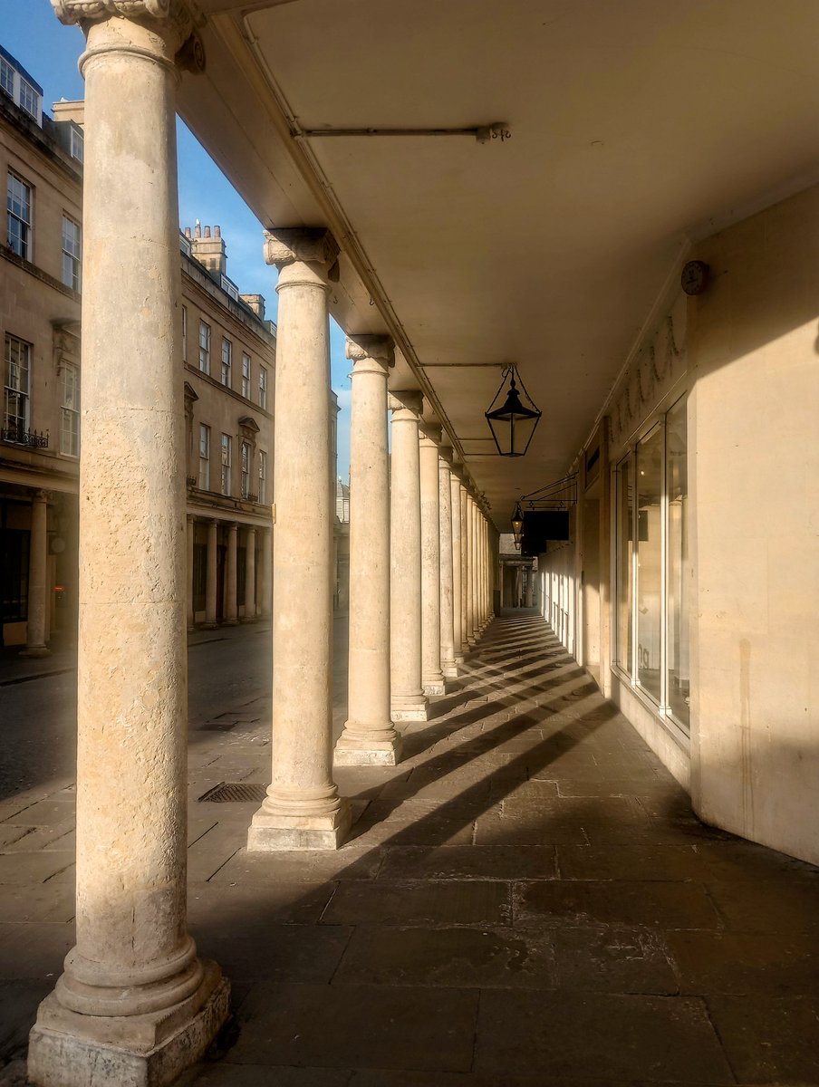 struanbates's tweet photo. Quick photography dash around Bath before the shops open #Bath #Somerset #architecture #classicism https://t.co/82auCm8vi4