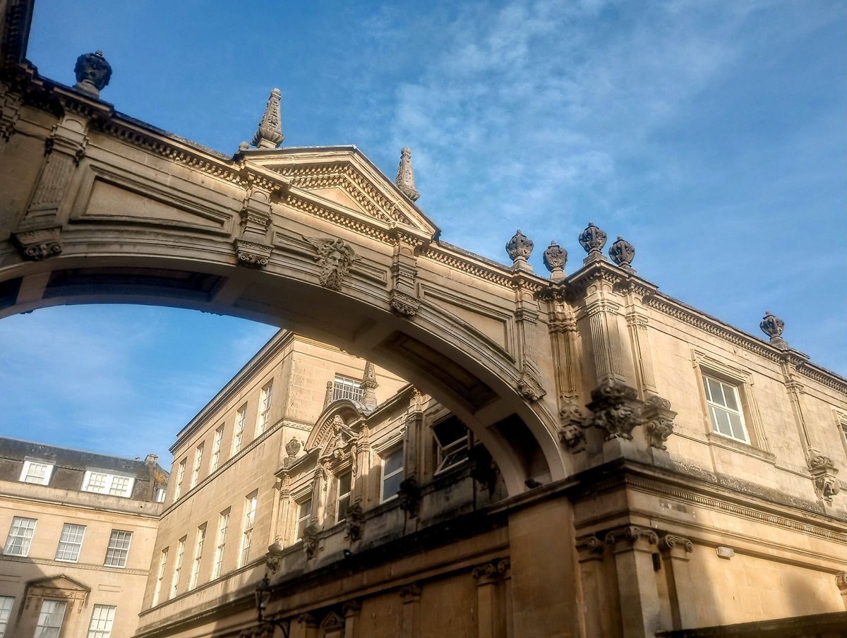 struanbates's tweet photo. Quick photography dash around Bath before the shops open #Bath #Somerset #architecture #classicism https://t.co/82auCm8vi4