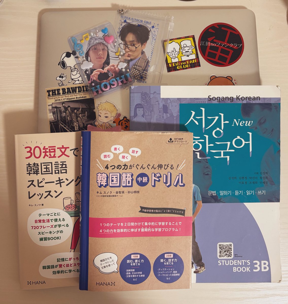 szkms's tweet image. 4月で韓国語の勉強を始めて9年目になります。
#コリ文語学堂 でこちらのテキストを中心に一喜一憂しながら勉強してます。
9年目も引き続きハン検、TOPIKで目標級の合格を目指します!
韓国語学習者の皆さんよろしくお願いします😊
#한국어공부
#韓国語勉強