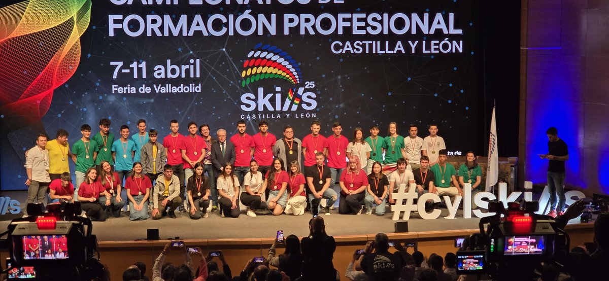 Enhorabuena a todos los ganadores y a todos los participantes. 
❗️estupendo trabajo❗️
Orgullosos de nuestra #FP
👏👏👏👏