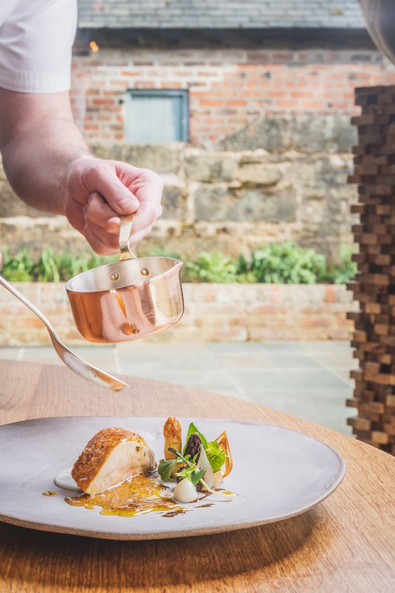 // SAINT-SEVER GUINEA HEN // morel, ramson and white asparagus, ragout and whey liver and truffled honey...

#MICHELINGBI25 #ThreeMICHELINStar25 #MICHELINGreenStar #sustainablegastronomy
