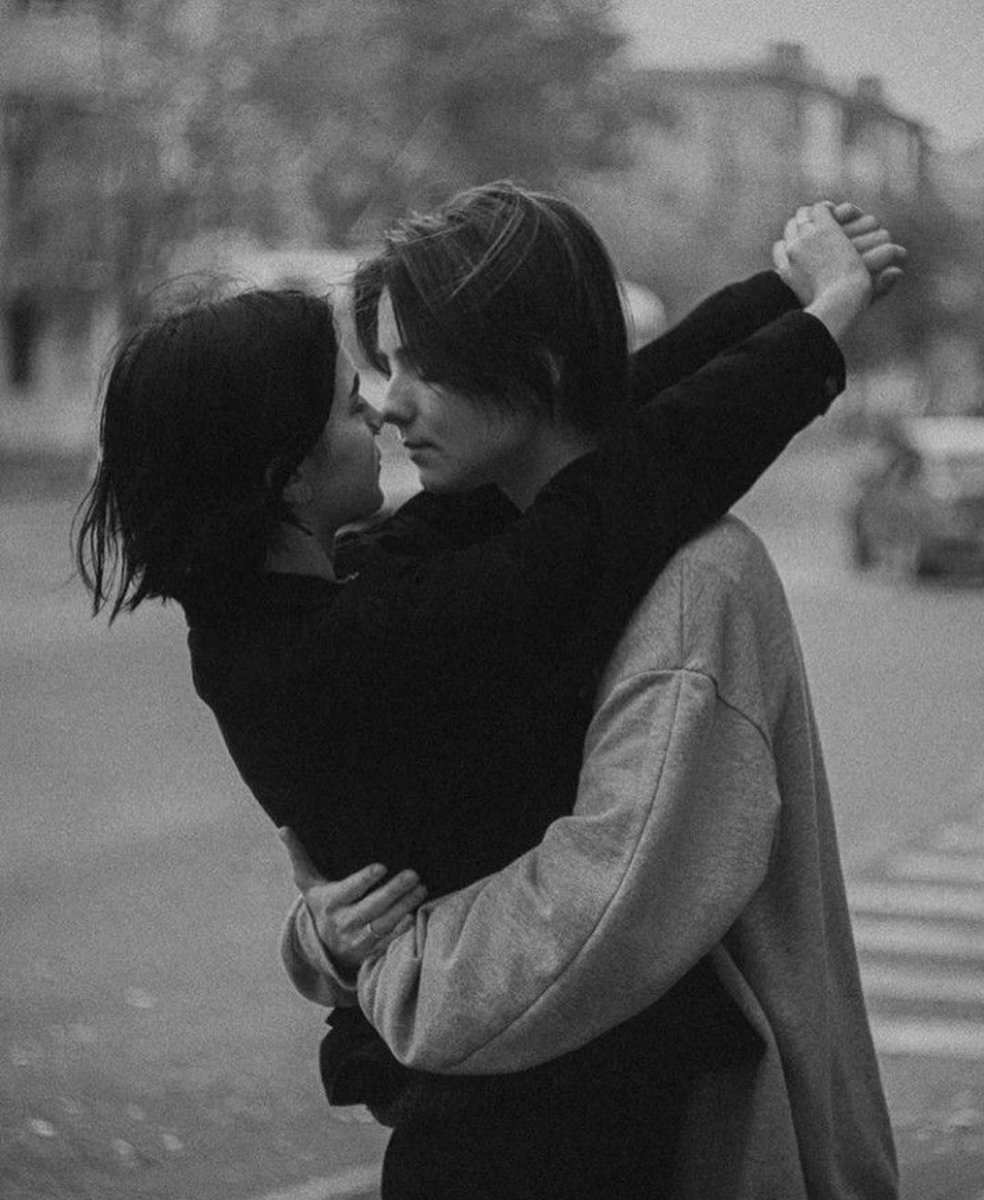 یعنی میشه قبل اینکه بمیرم همچین عکسایی با پارتنر آیندم بگیرم..؟