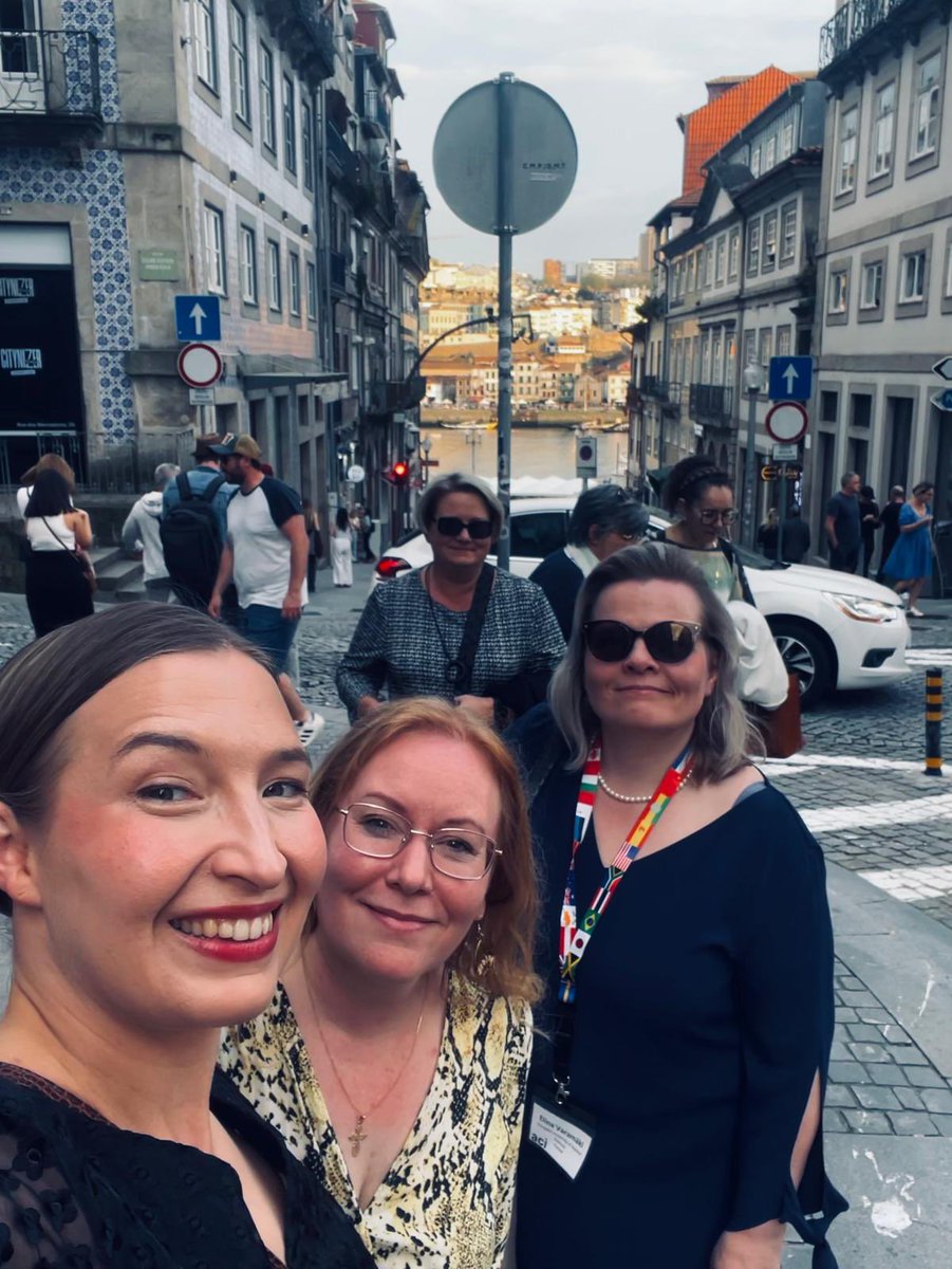 Portossa SeAMKista neljän naisen jengillä ICGR-konferenssissa. Kolmen tutkimuspaperin esitystä tällä porukalla. Seurassani huippupätevät SeAMKin tohtorit Anmari Viljamaa, Sanna Joensuu-Salo ja Emilia Kangas. Haettiin kevääseen vauhtia ja tuodaan se tullessamme takaisin kotiin.