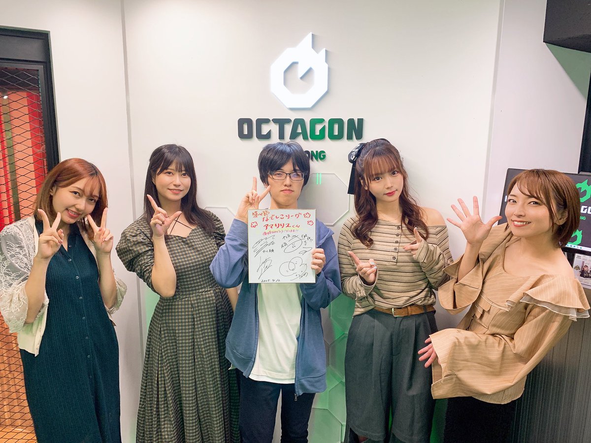 Amaris_mahjong's tweet photo. #なでしこリーグ 🌸
1①12 トータル+222.6 で2年振りに優勝！
4月のなでしこになりました✨
こちらも久々の翠さん同卓ツモりまして、ヒヤヒヤしながらも何とか耐えてTOP！
写真&amp;サイン対応もありがとうございました🙏 https://t.co/0s7UMXQcxH