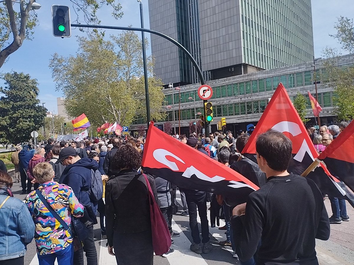 ¡Apoyando a los compañeros de <a href="/Libertad6Zgz/">Libertad 6 de Zaragoza</a> ! Porque el antifascismos no es delito, LIBERTAD!! ✊📣