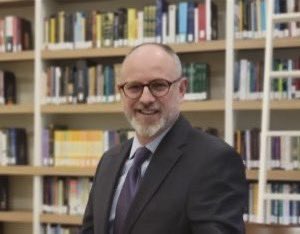 -18
Ahmet Kurucan bile, sana ağıt yazarken,
“Suçlu yalnız AQuPe”, diyordu öyle gittin.
-19
Bizi sakın affetme, hakkını helal etme,
Bizler masum değiliz ama sen öldün gittin.
-20
“Respect Okulu” için milyon dolar topladık,
Sen hiç yardım görmeden, hüzünle çekip gittin.