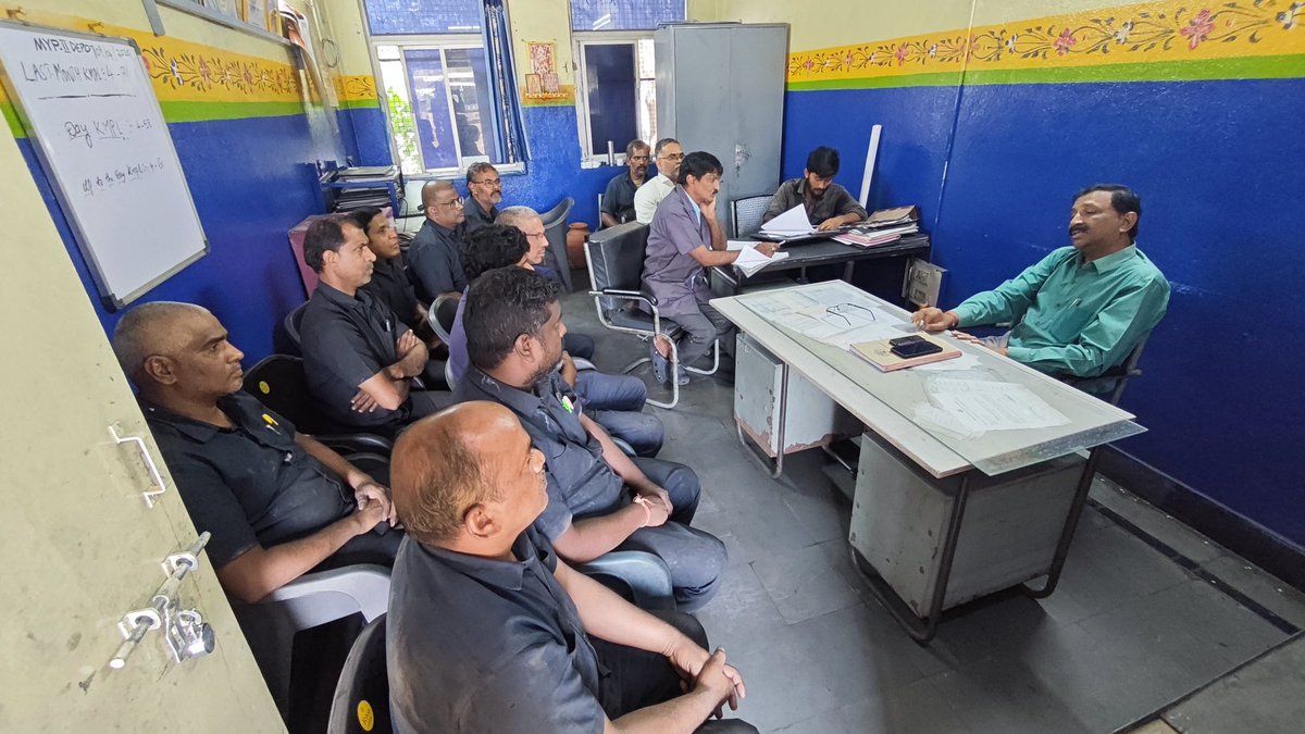 dmmyp2's tweet photo. Depot Manager, Miyapur 2 Depot, held a Quality Control meeting with the Maintenance Department to strengthen safety, improve efficiency, and ensure high service standards. Commitment to excellence continues!
#TSRTC #Miyapur2Depot #QualityControl #Maintenance #ServiceImprovement https://t.co/hQgL0pUBg2