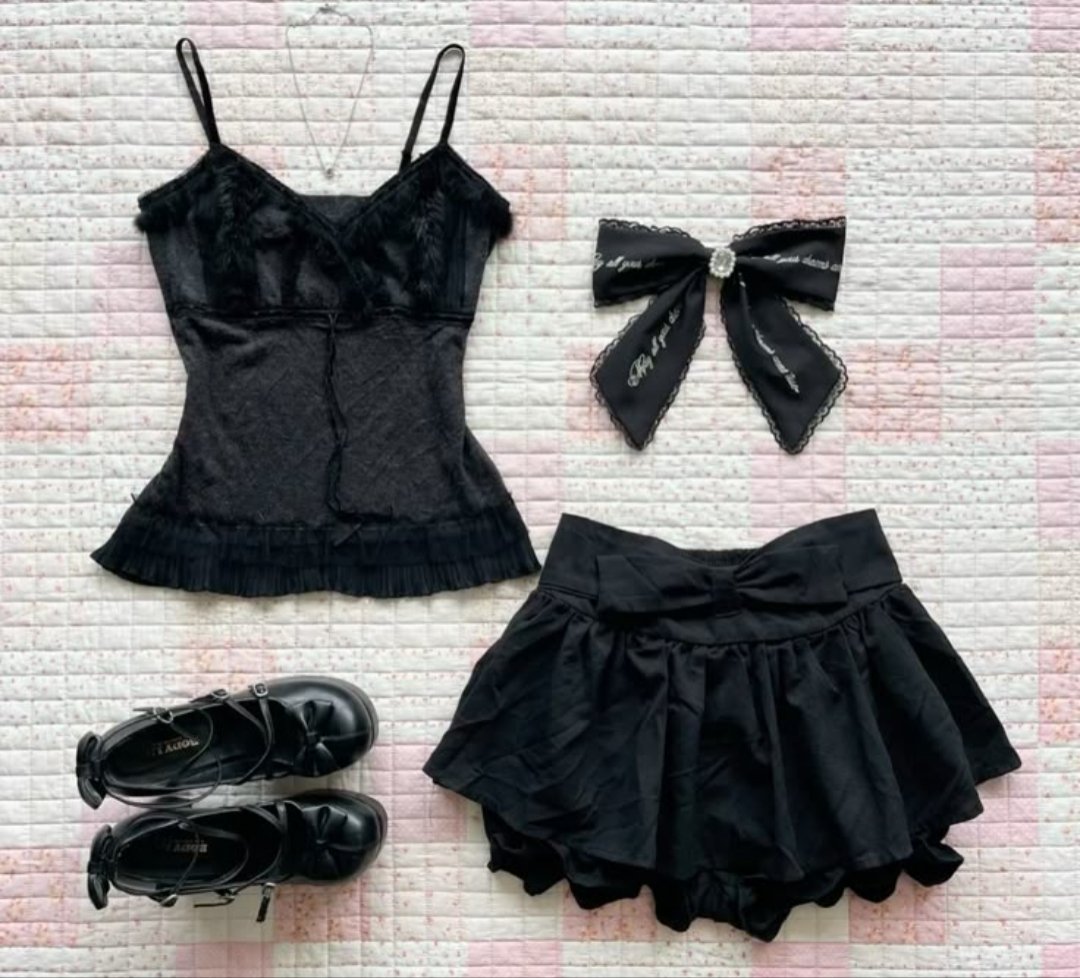 All black outfits<33