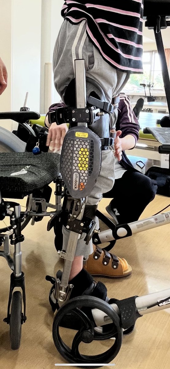 kumamushiosushi's tweet photo. 装具の試着しましたよ。
オットーボック社のC-Braceですよ。
使いこなすには練習必要だけど、確かな手応えはあった!
#オットーボック
#ottobock
#cbrace
#シーブレース
#下肢障害
#脊髄梗塞 https://t.co/WTL719cda3